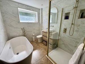 Family Bathroom- click for photo gallery